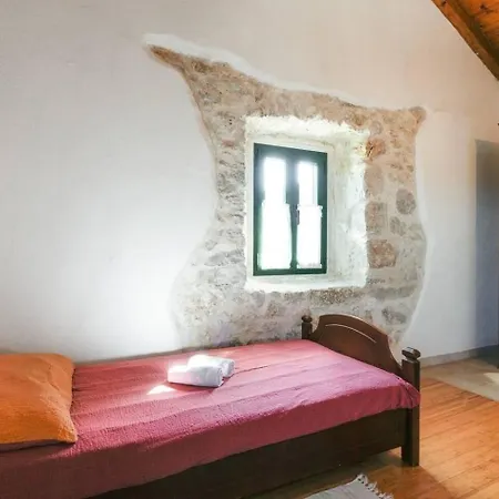 Fuer 8 Personen Und 2 In Banj, Dalmatien Inseln Vor Zadar Holiday home