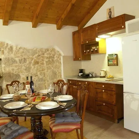 Fuer 8 Personen Und 2 In Banj, Dalmatien Inseln Vor Zadar Holiday home