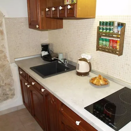 Holiday home Fuer 8 Personen Und 2 In Banj, Dalmatien Inseln Vor Zadar