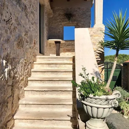 Fuer 8 Personen Und 2 In Banj, Dalmatien Inseln Vor Zadar Holiday home Zdrelac