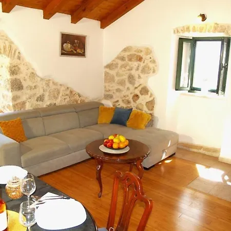 Holiday home Fuer 8 Personen Und 2 In Banj, Dalmatien Inseln Vor Zadar *