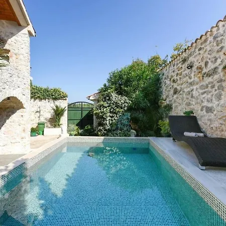 Holiday home Fuer 8 Personen Und 2 In Banj, Dalmatien Inseln Vor Zadar Zdrelac