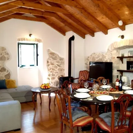 Fuer 8 Personen Und 2 In Banj, Dalmatien Inseln Vor Zadar Holiday home *